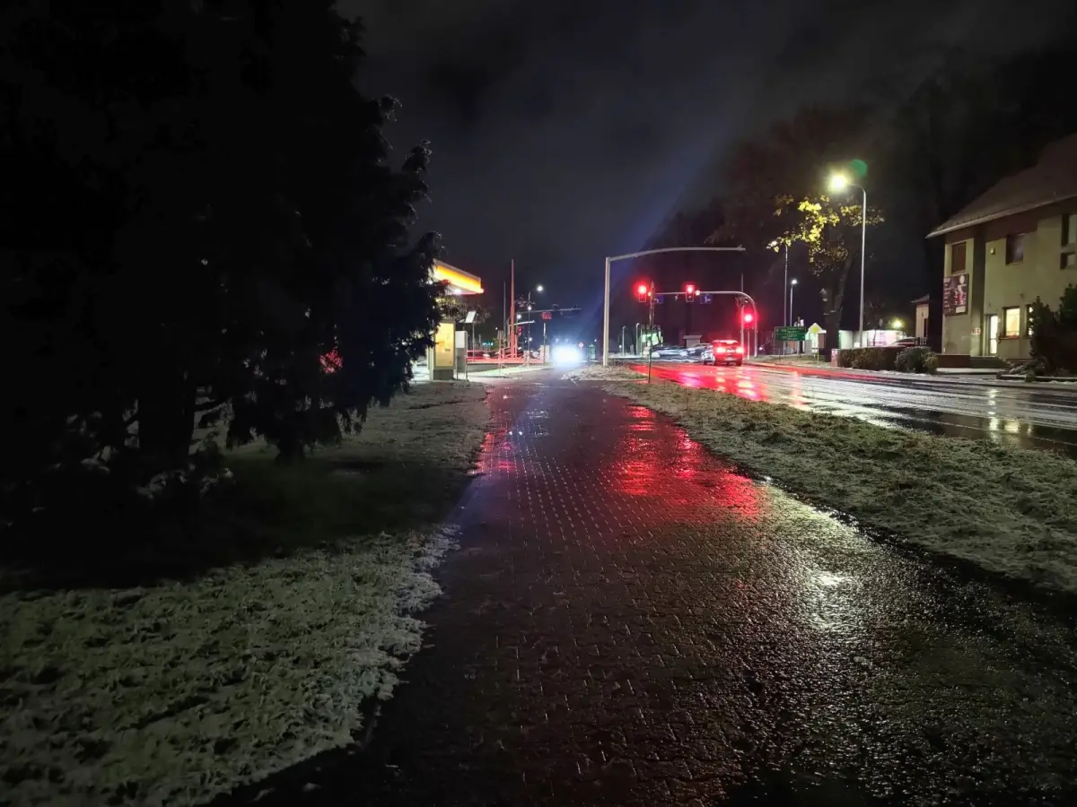 W Bolesławcu pada śnieg