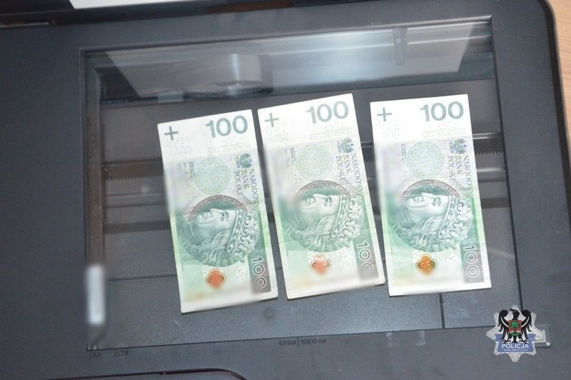 Podrabiał w domu pieniądze. Tłumaczył, że chciał pochwalić się przed znajomymi