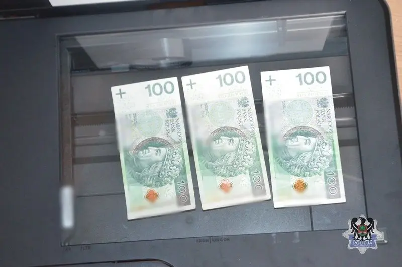 Podrabiał w domu pieniądze. Tłumaczył, że chciał pochwalić się przed znajomymi