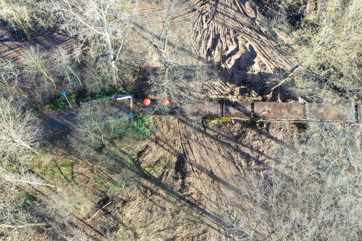 Trwa rozbiórka kładki nad Bobrem