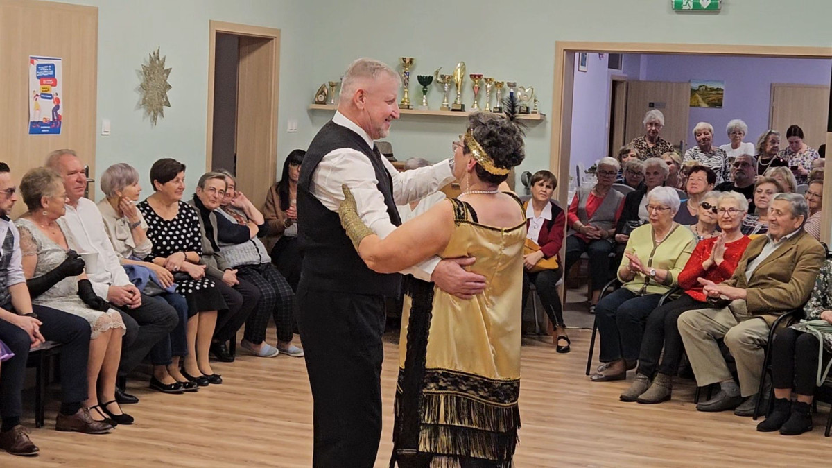 Seniorzy tańczyli z gwiazdami