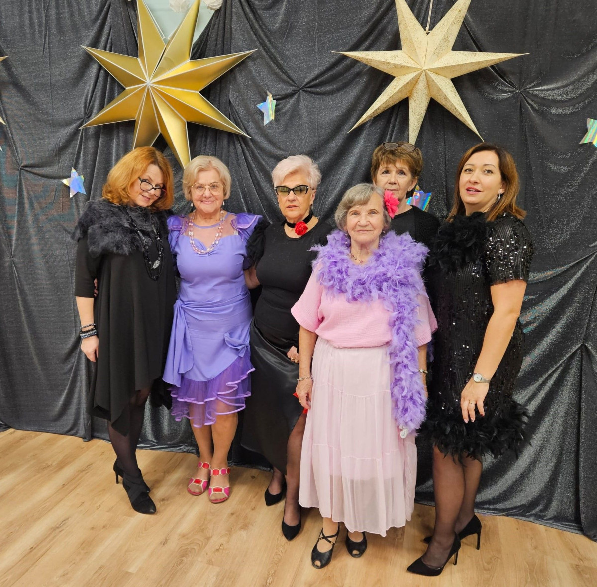 Seniorzy tańczyli z gwiazdami