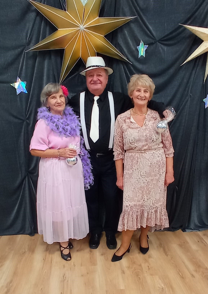 Seniorzy tańczyli z gwiazdami