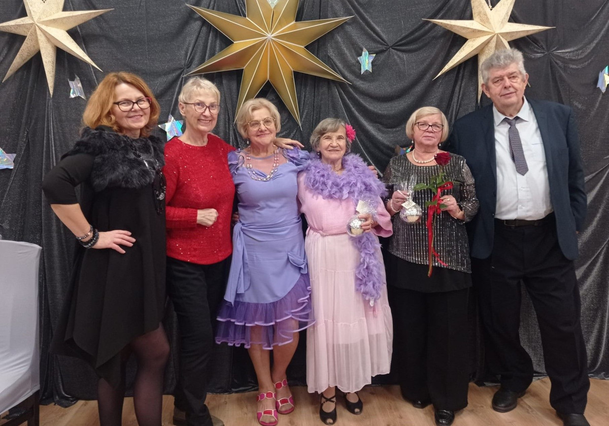 Seniorzy tańczyli z gwiazdami