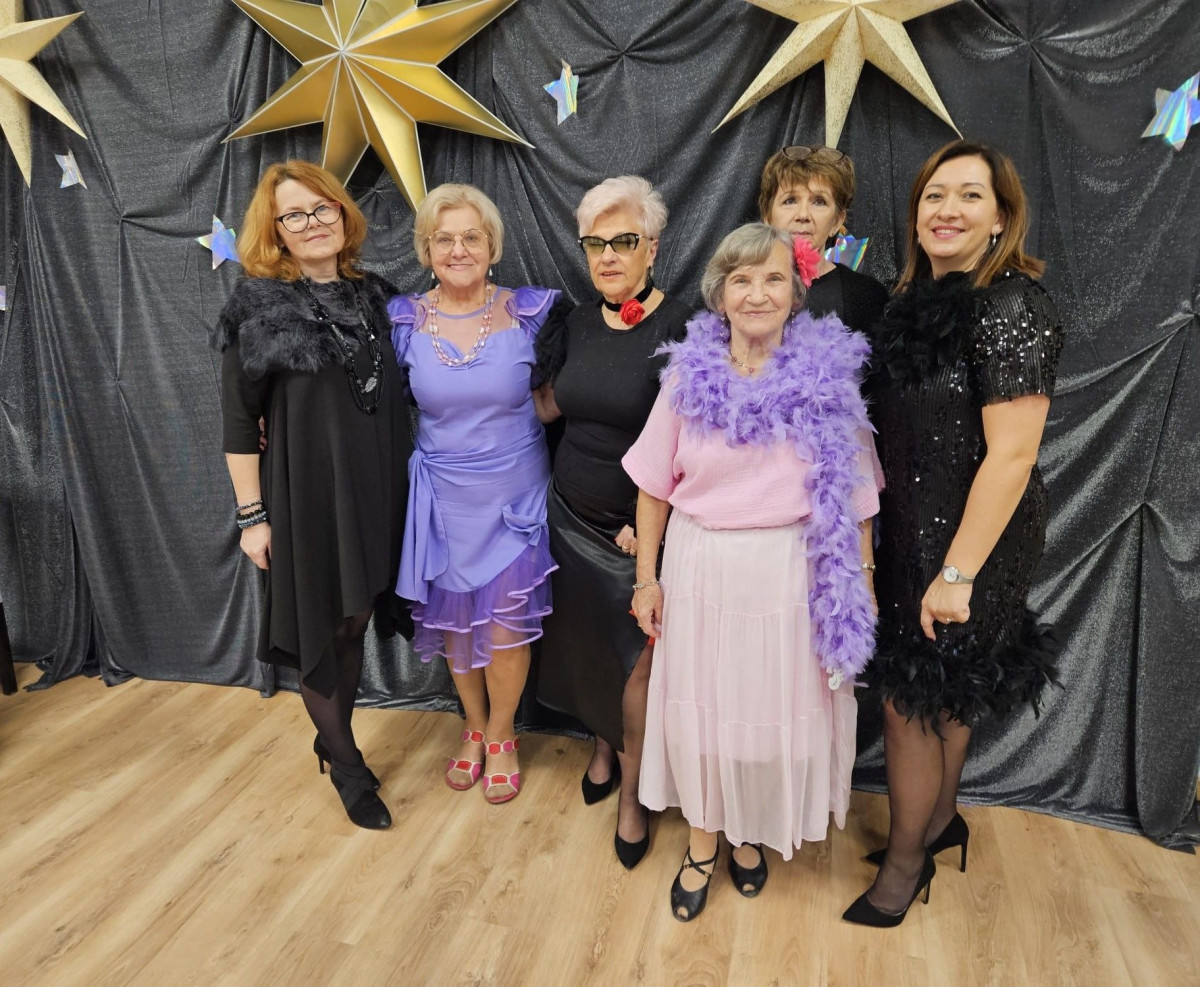 Seniorzy tańczyli z gwiazdami