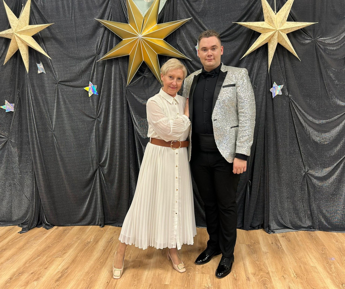 Seniorzy tańczyli z gwiazdami