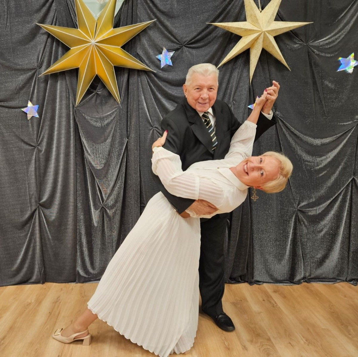 Seniorzy tańczyli z gwiazdami