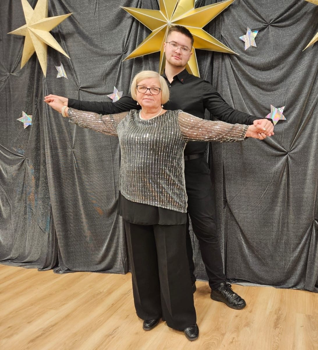 Seniorzy tańczyli z gwiazdami