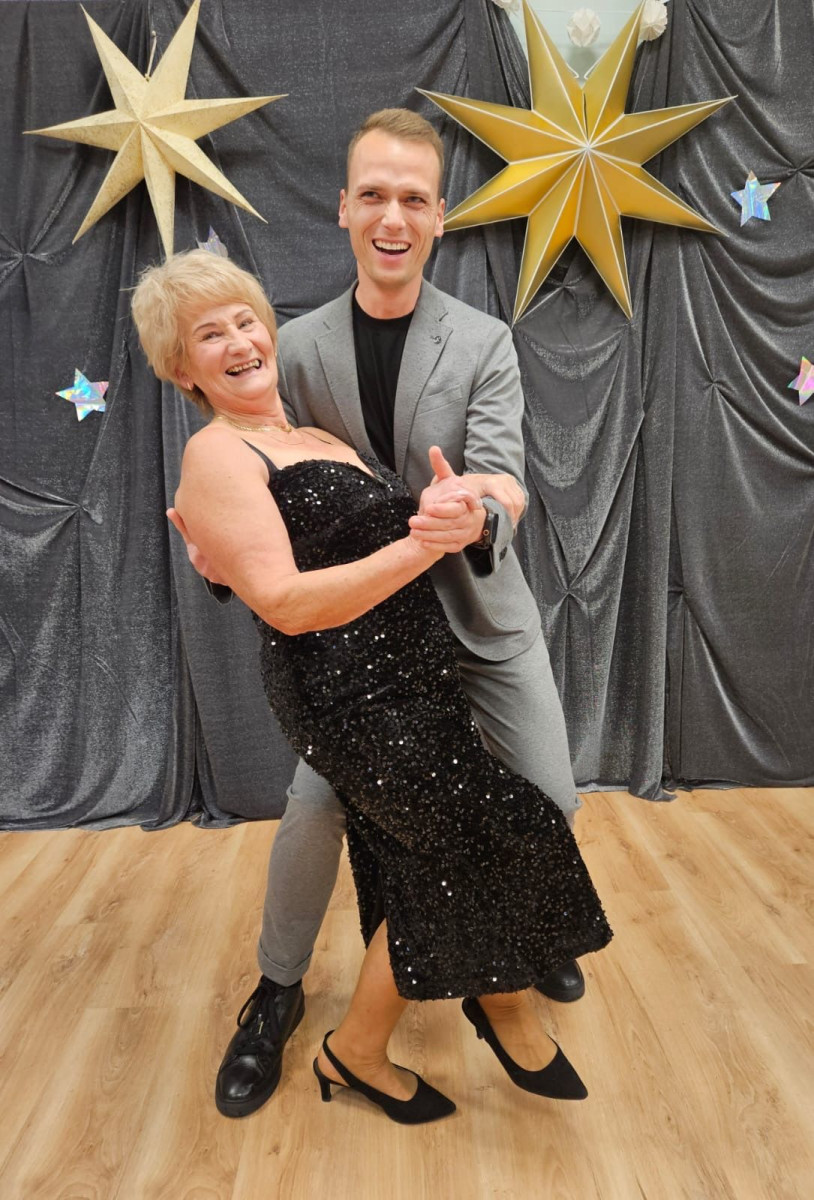 Seniorzy tańczyli z gwiazdami