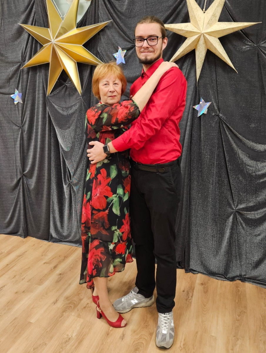 Seniorzy tańczyli z gwiazdami