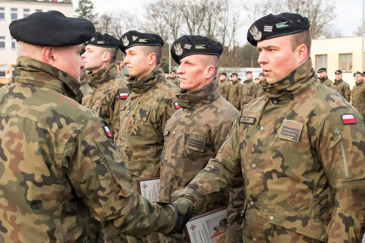 Uroczystość w 10 Brygadzie Kawalerii Pancernej w Świętoszowie