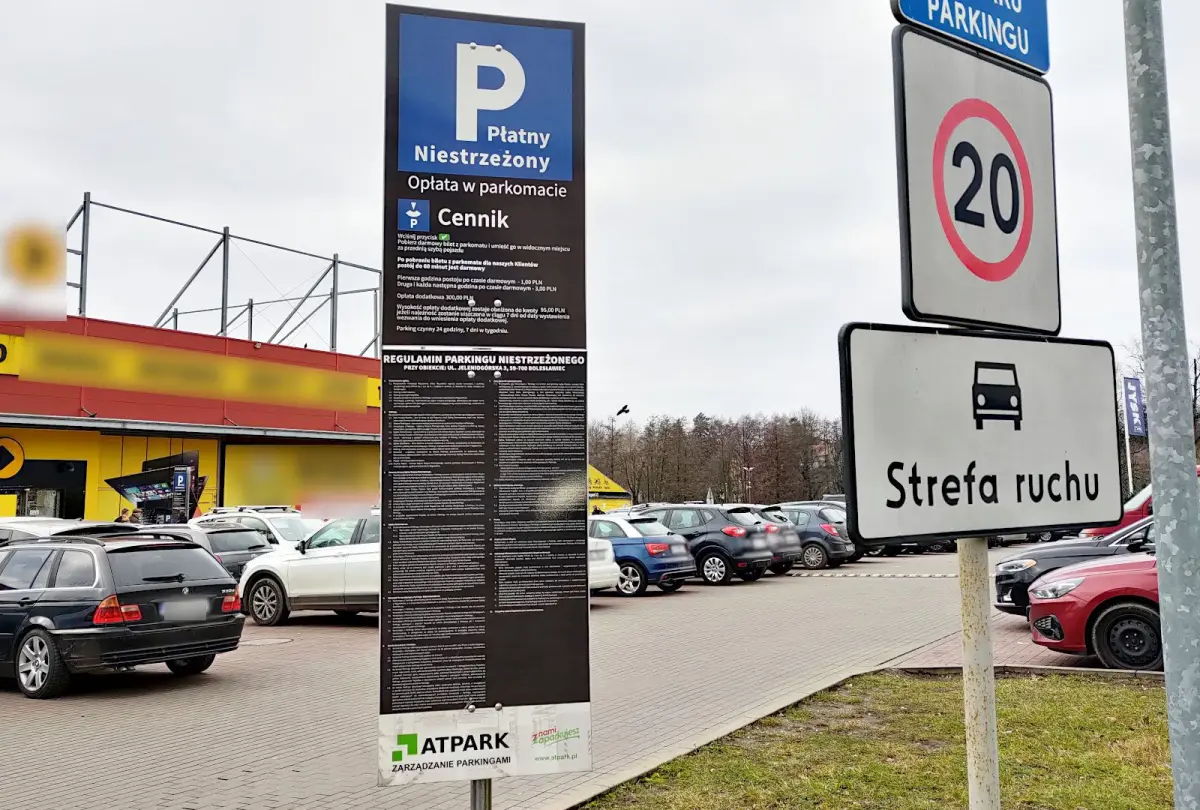 Znaki drogowe i regulamin parkingu - Park Handlowy Stara Mleczarnia