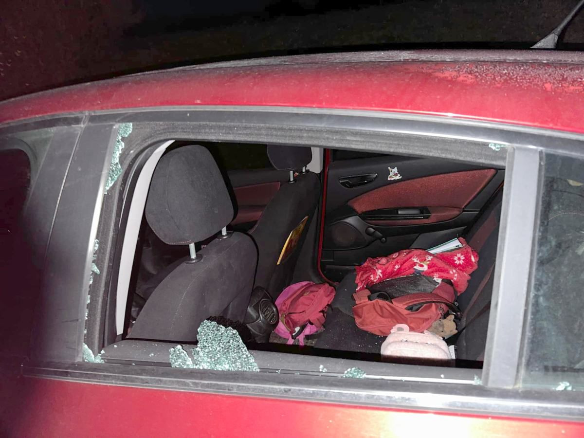 Ktoś strzelił do jadącego samochodu