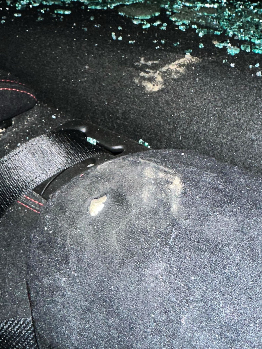 Ktoś strzelił do jadącego samochodu