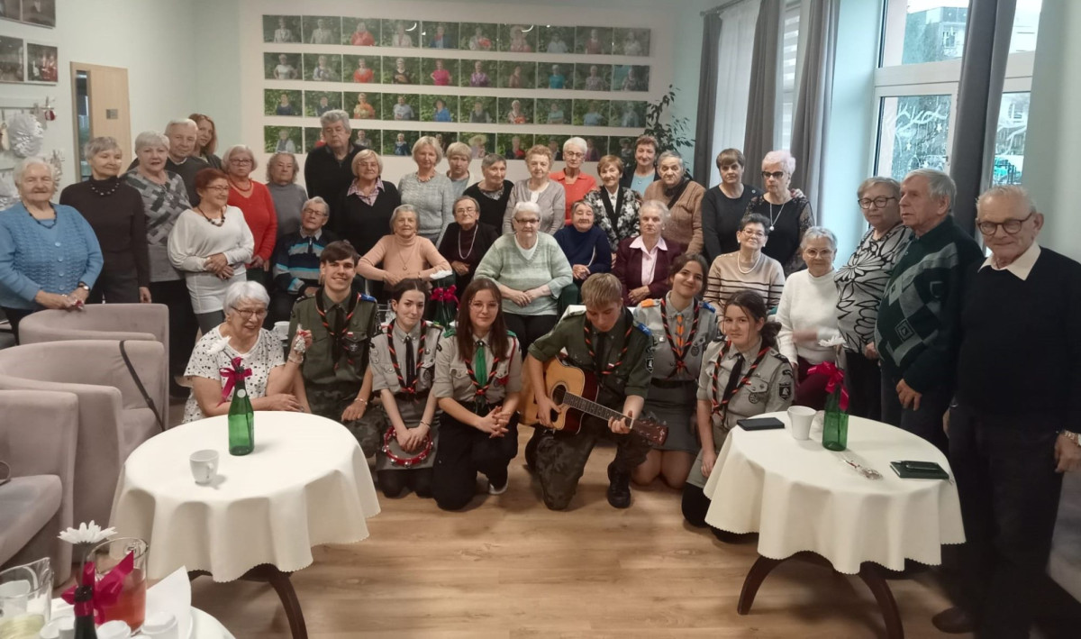 Spotkanie seniorów z harcerzami