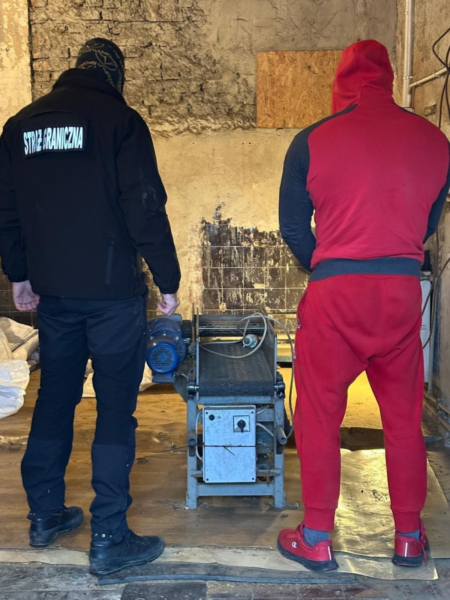 W bagażniku przewoził 200 kg wyrobów tytoniowych bez akcyzy