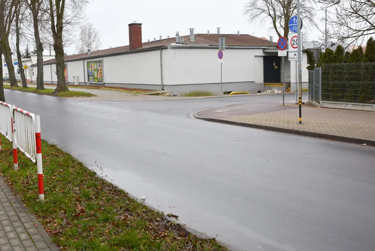 Sytuacja koło Biedronki