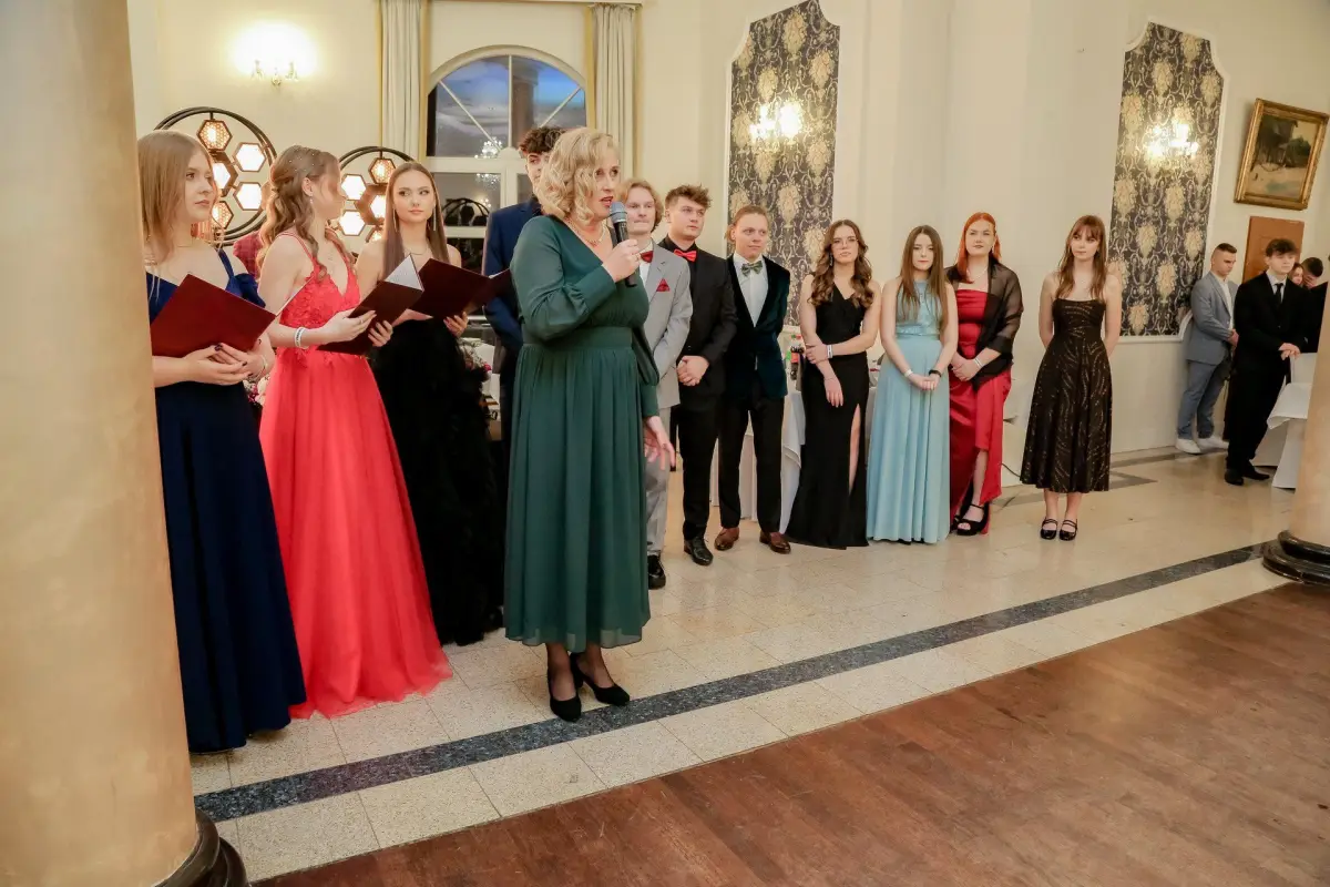 Studniówka maturzystów Zespołu Szkół Handlowych i Usługowych w Bolesławcu