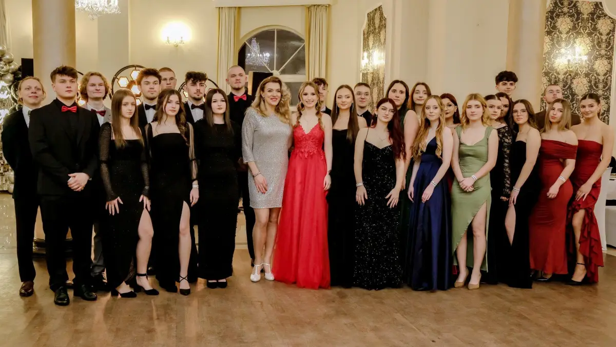 Studniówka maturzystów Zespołu Szkół Handlowych i Usługowych w Bolesławcu