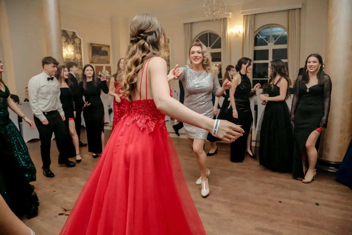 Studniówka maturzystów Zespołu Szkół Handlowych i Usługowych w Bolesławcu