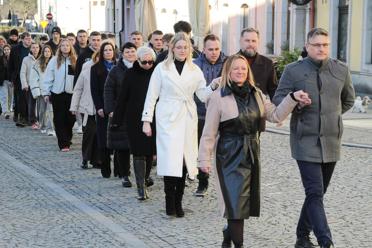 100 dni do matury. Maturzyści zatańczyli poloneza w rynku