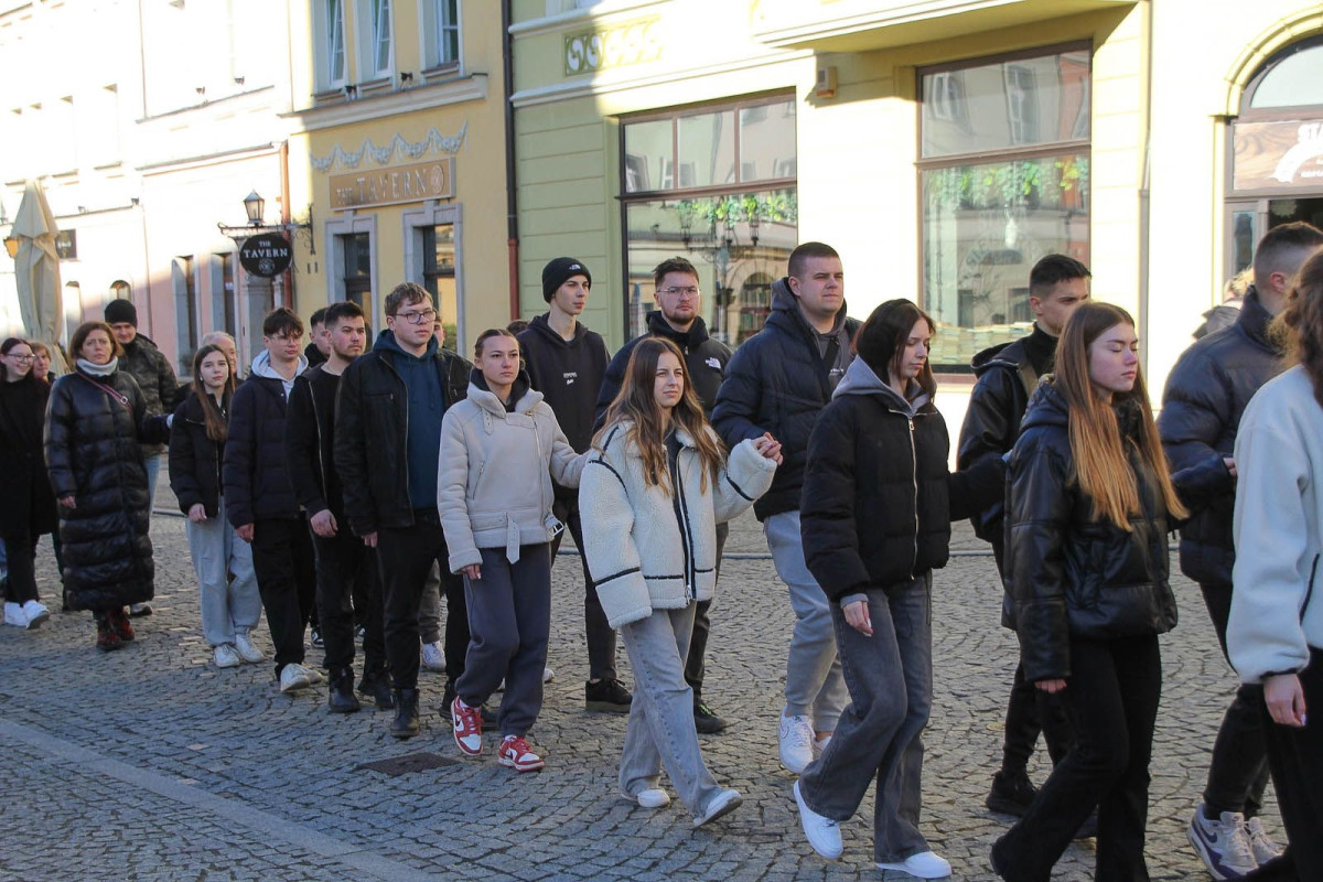 100 dni do matury. Maturzyści zatańczyli poloneza w rynku