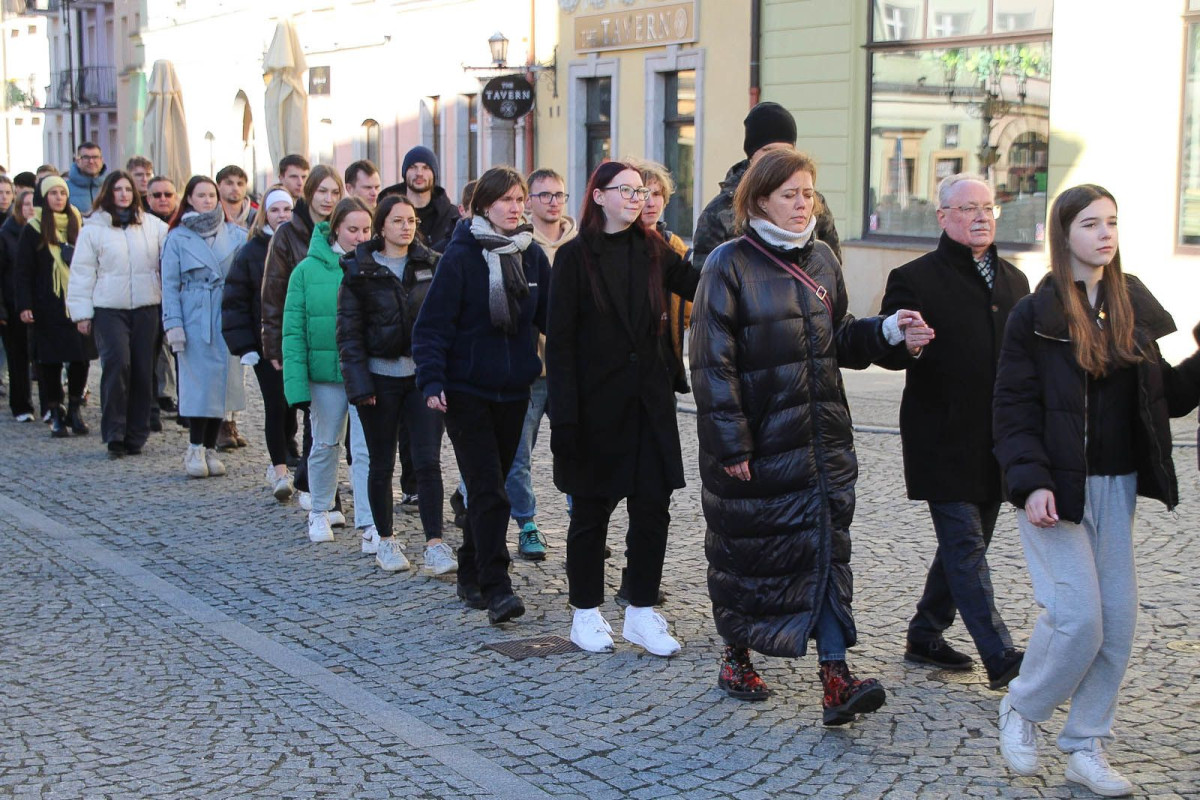 100 dni do matury. Maturzyści zatańczyli poloneza w rynku