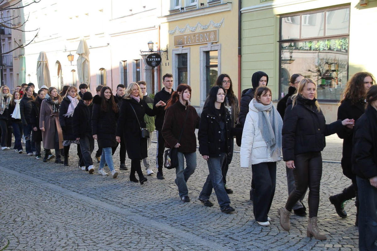 100 dni do matury. Maturzyści zatańczyli poloneza w rynku