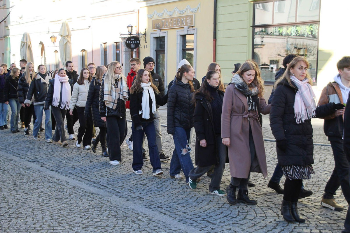 100 dni do matury. Maturzyści zatańczyli poloneza w rynku