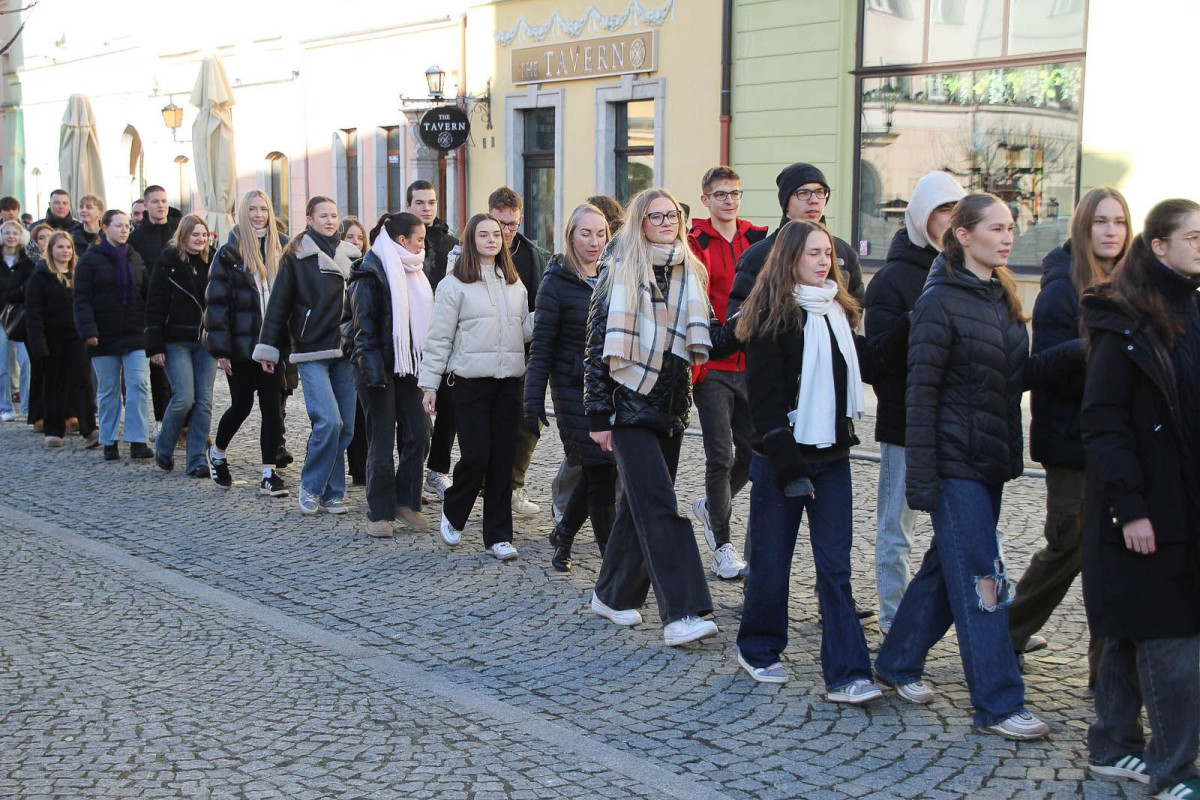 100 dni do matury. Maturzyści zatańczyli poloneza w rynku