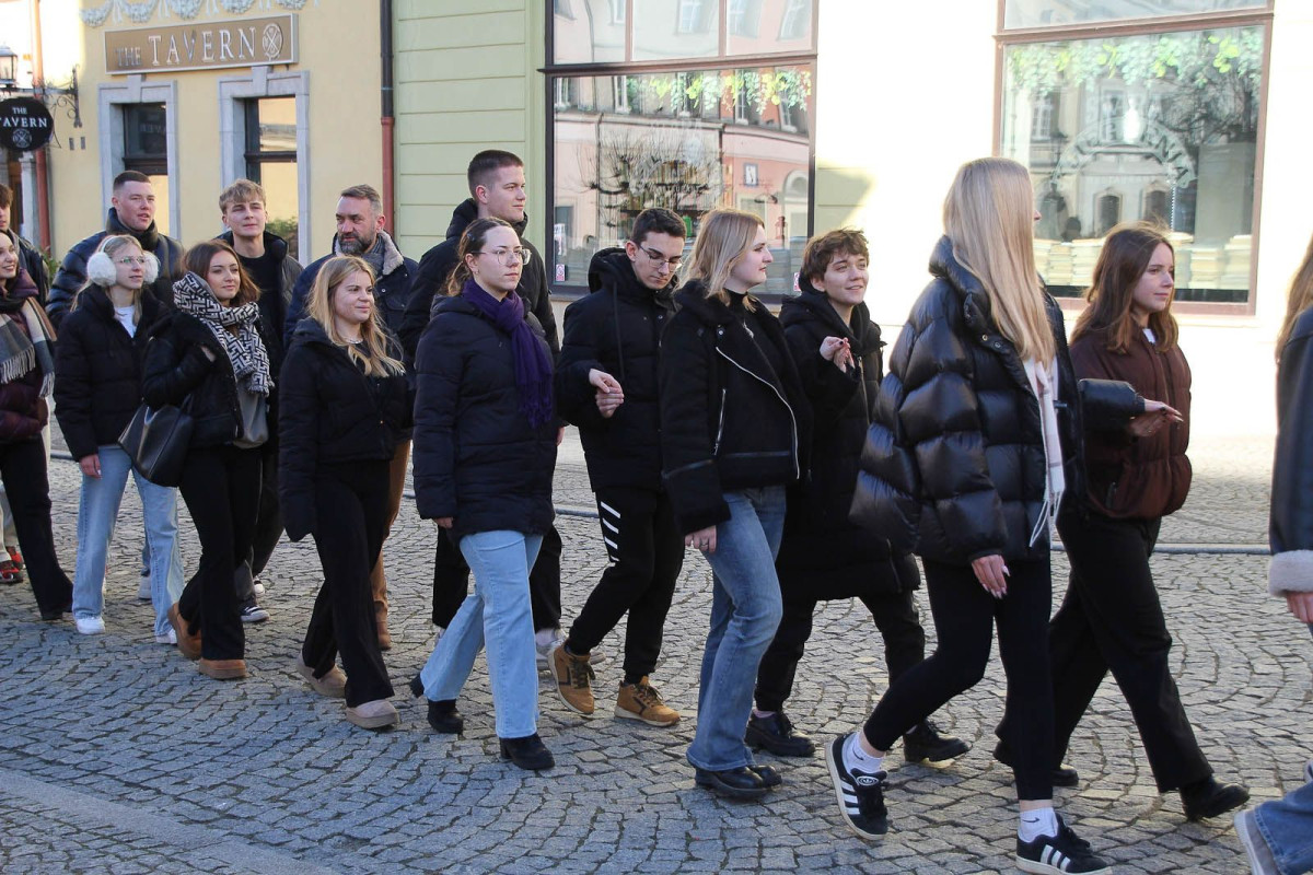 100 dni do matury. Maturzyści zatańczyli poloneza w rynku