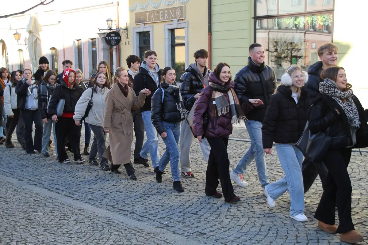 100 dni do matury. Maturzyści zatańczyli poloneza w rynku