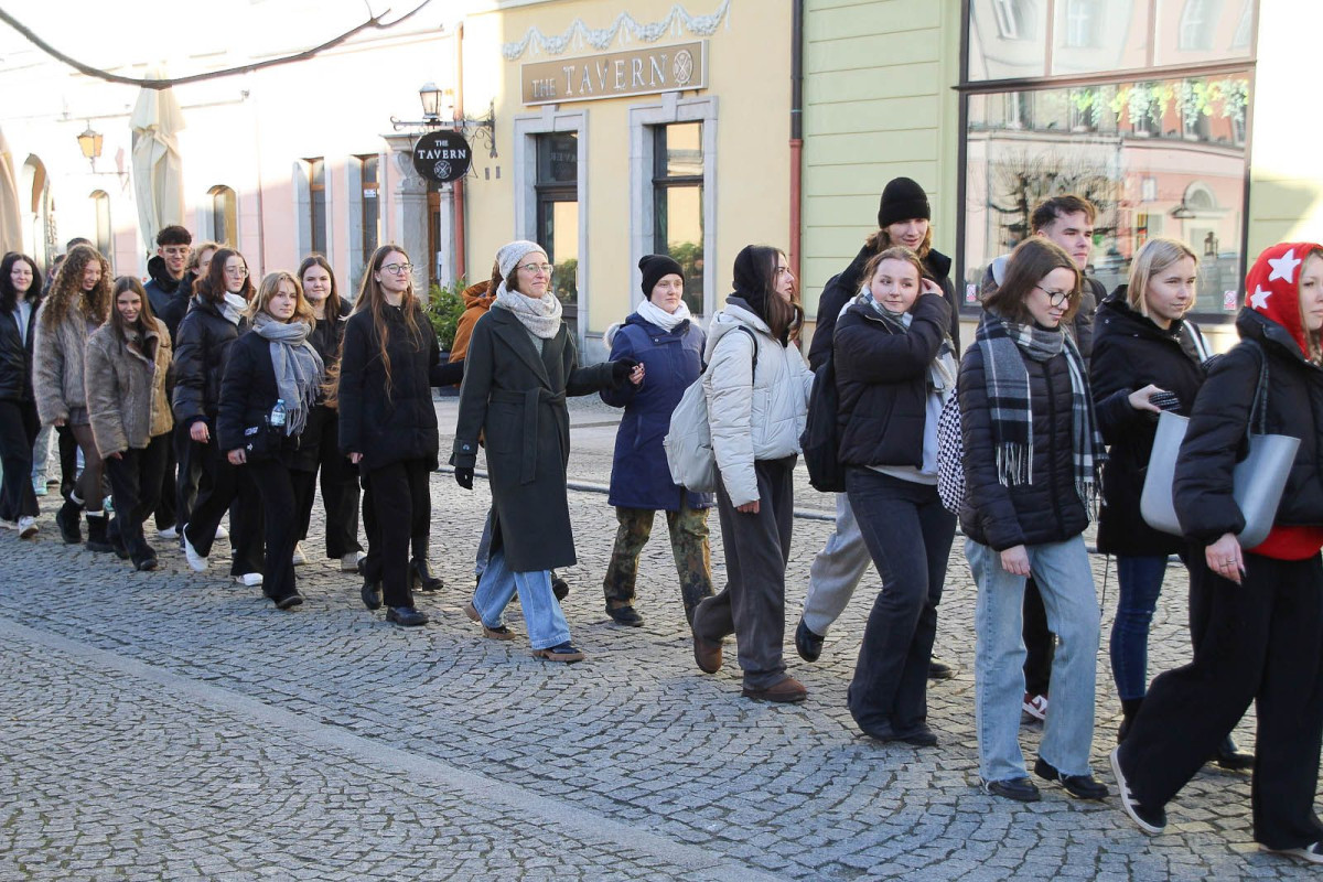 100 dni do matury. Maturzyści zatańczyli poloneza w rynku