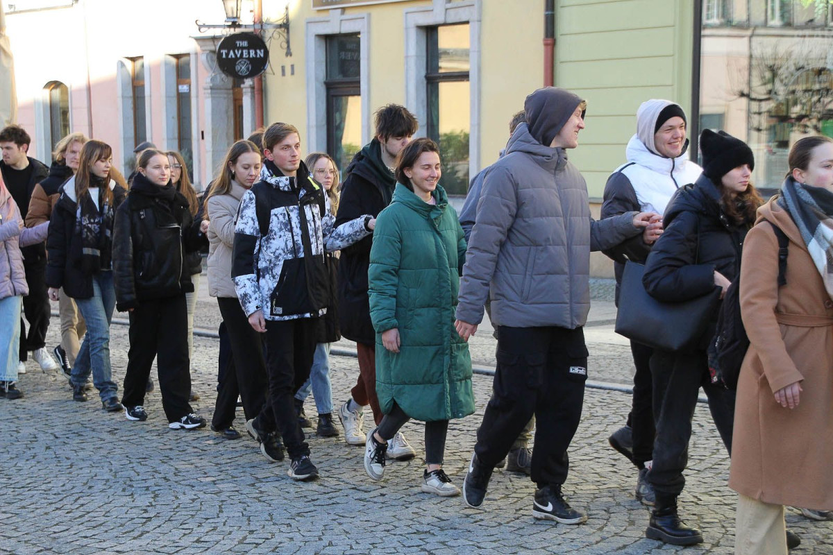100 dni do matury. Maturzyści zatańczyli poloneza w rynku