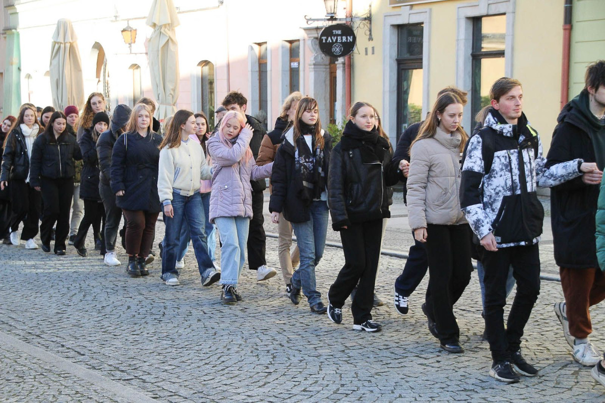 100 dni do matury. Maturzyści zatańczyli poloneza w rynku