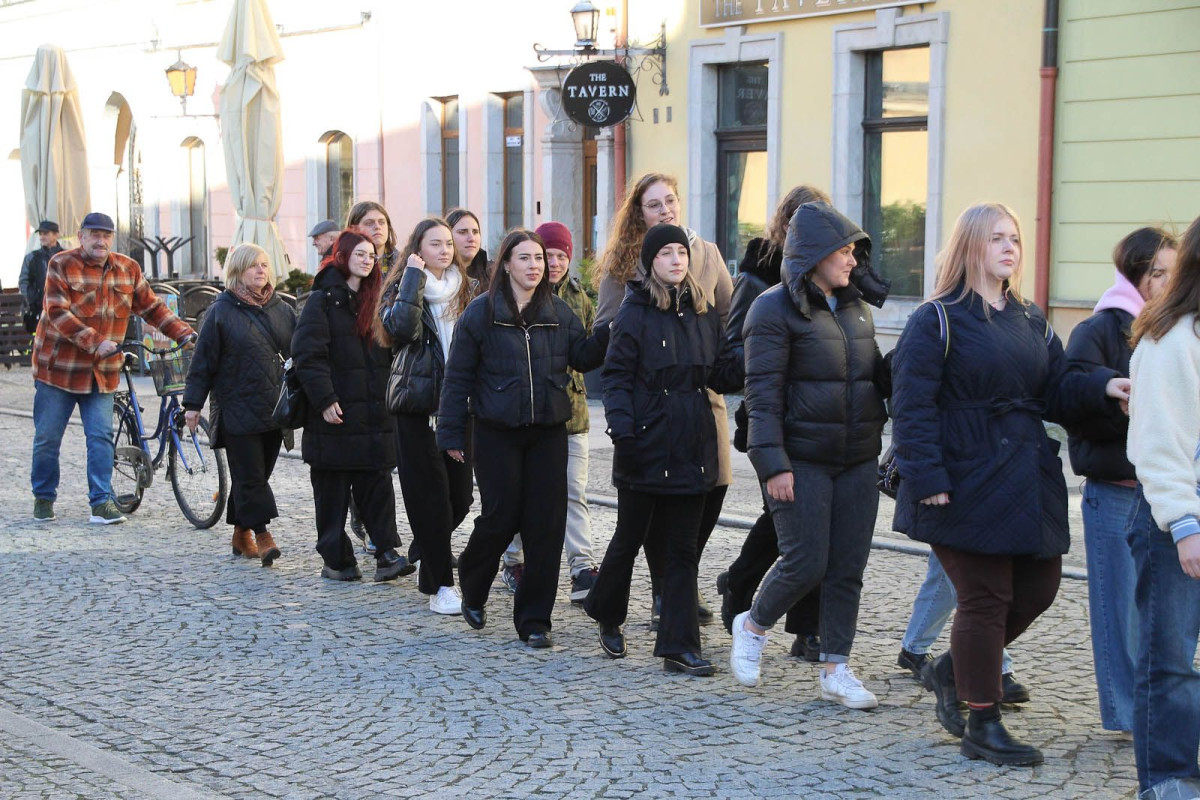 100 dni do matury. Maturzyści zatańczyli poloneza w rynku