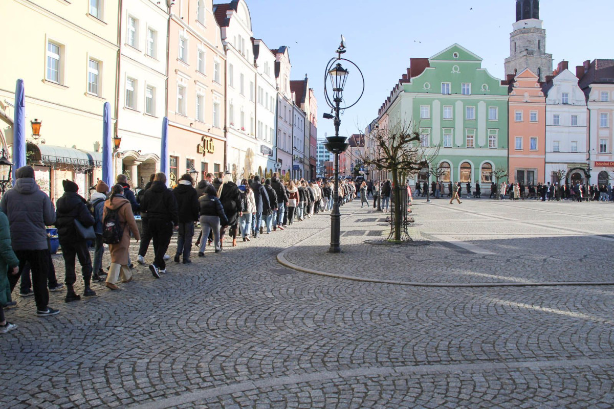 100 dni do matury. Maturzyści zatańczyli poloneza w rynku