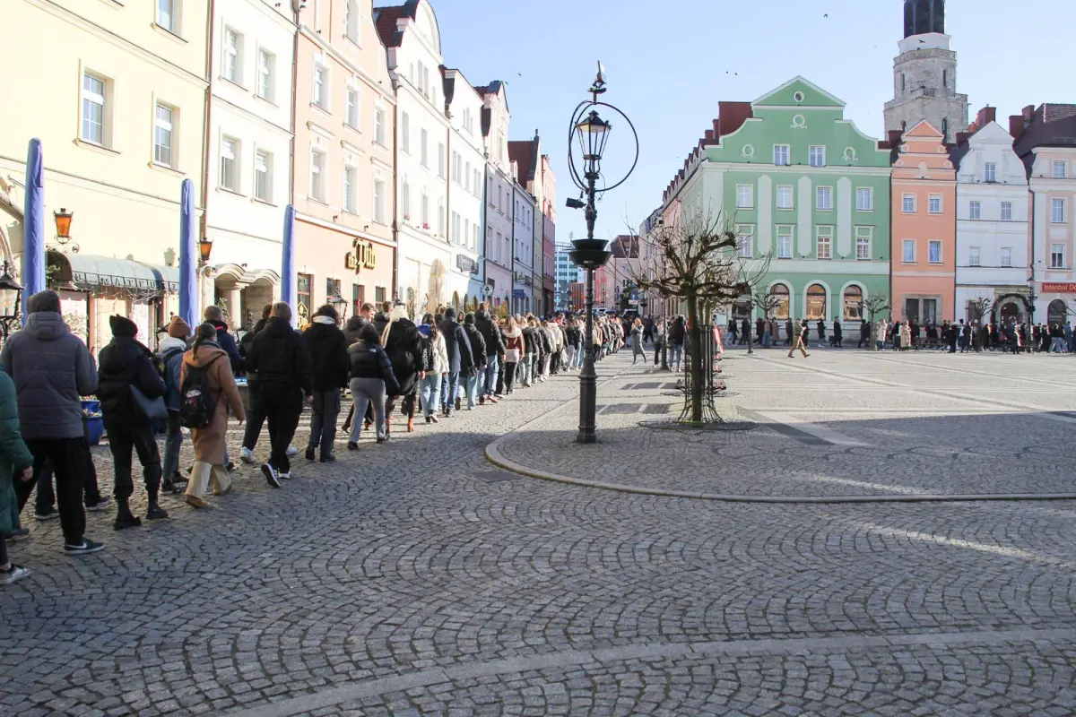 100 dni do matury. Maturzyści zatańczyli poloneza w rynku
