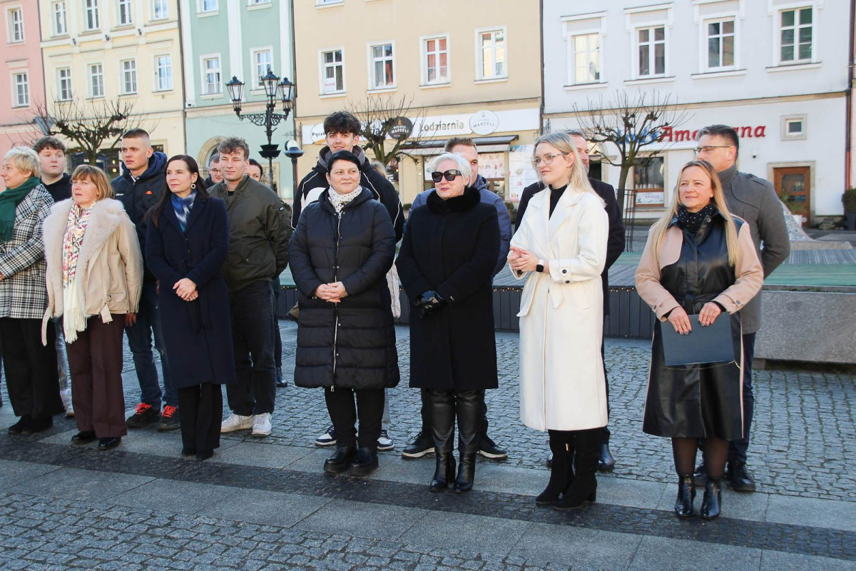 100 dni do matury. Maturzyści zatańczyli poloneza w rynku
