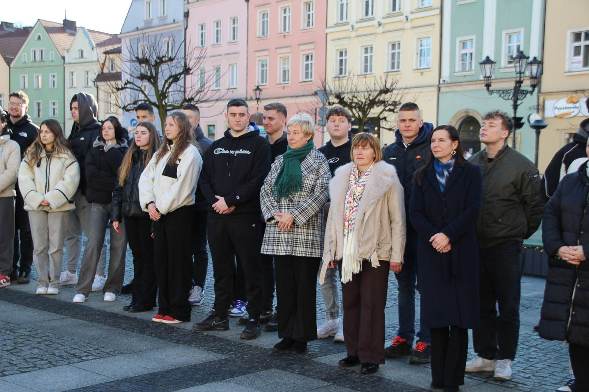 100 dni do matury. Maturzyści zatańczyli poloneza w rynku