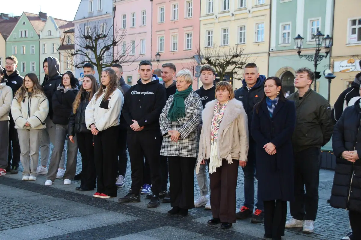 100 dni do matury. Maturzyści zatańczyli poloneza w rynku
