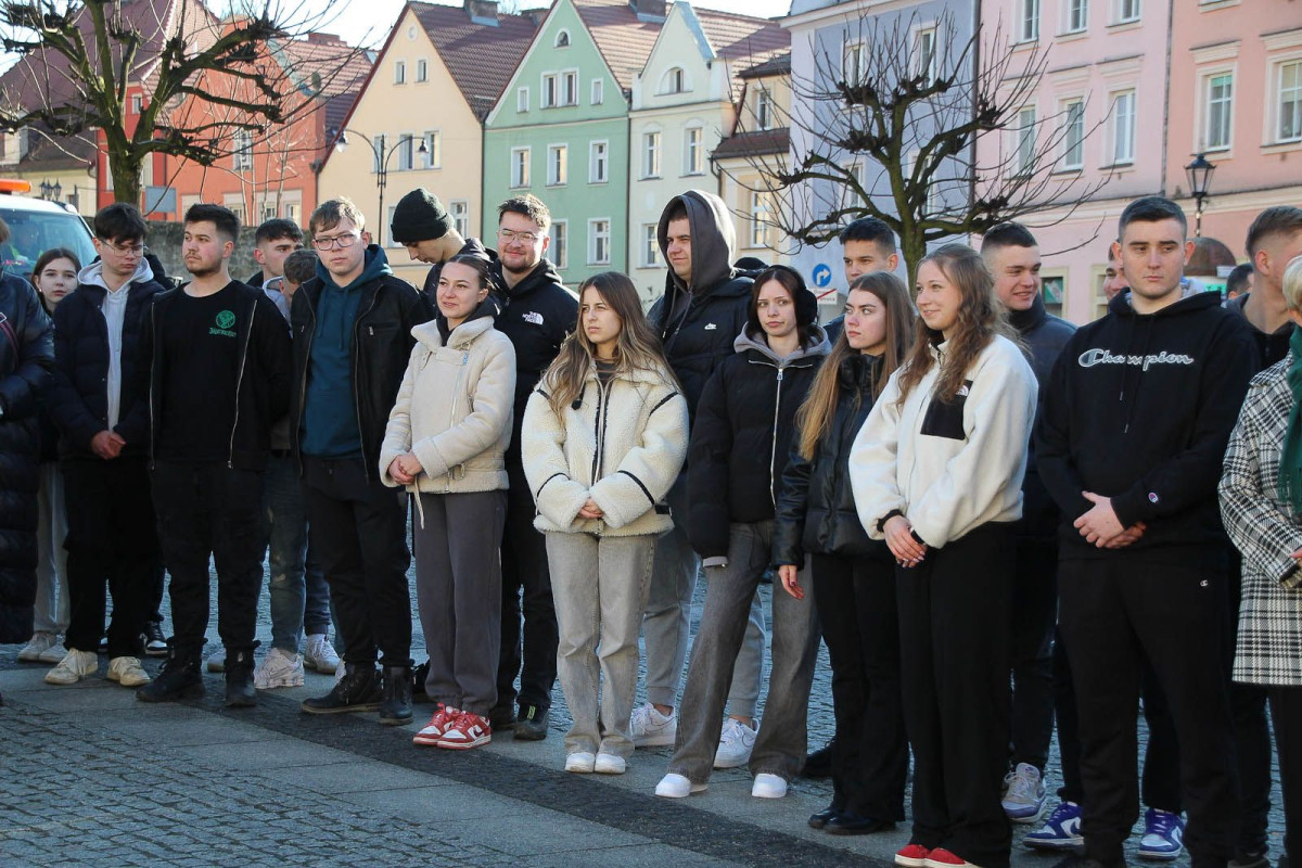 100 dni do matury. Maturzyści zatańczyli poloneza w rynku