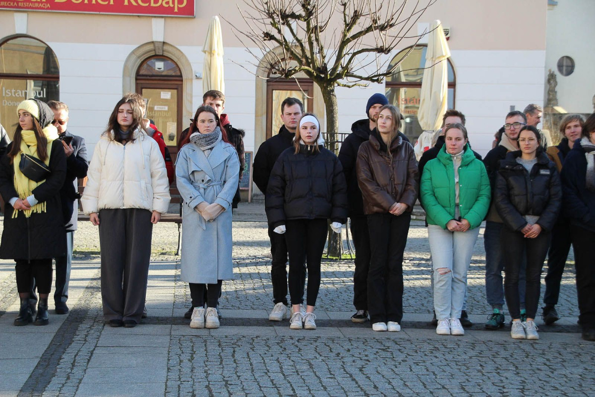 100 dni do matury. Maturzyści zatańczyli poloneza w rynku