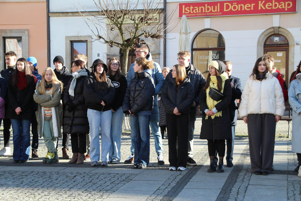100 dni do matury. Maturzyści zatańczyli poloneza w rynku