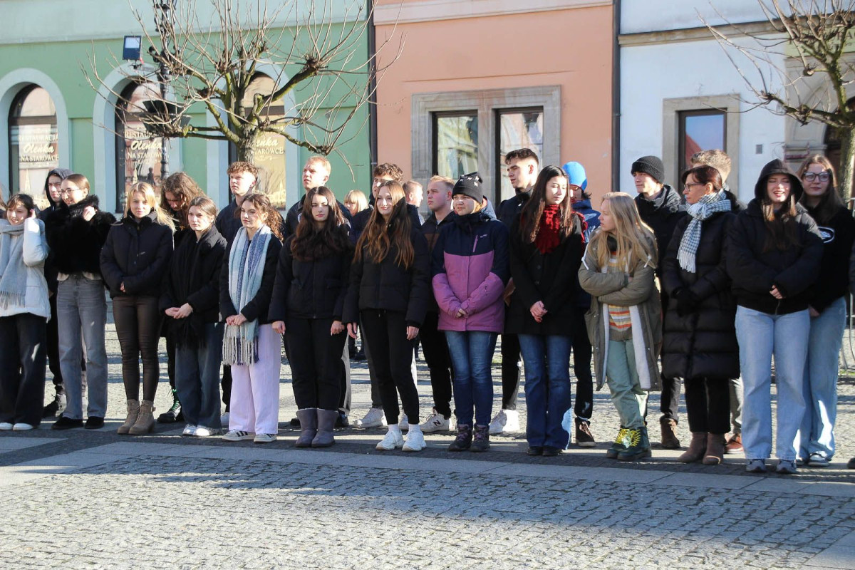 100 dni do matury. Maturzyści zatańczyli poloneza w rynku