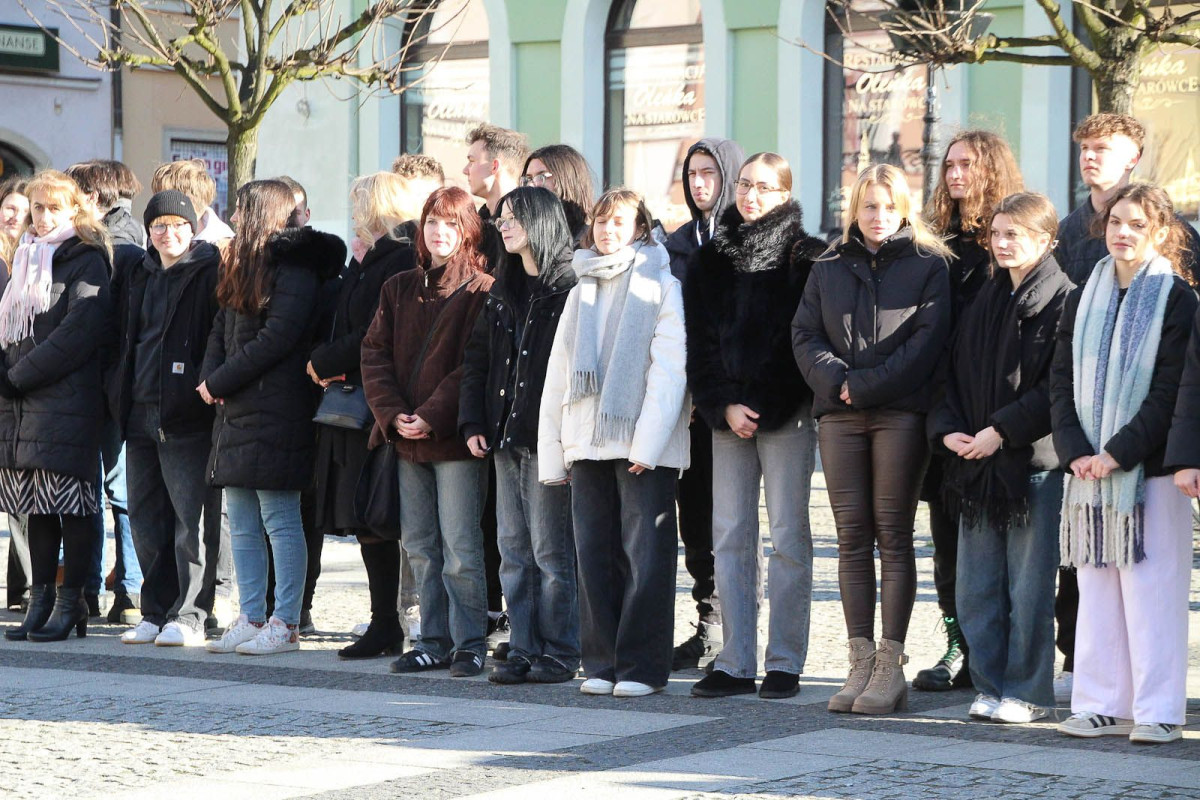 100 dni do matury. Maturzyści zatańczyli poloneza w rynku