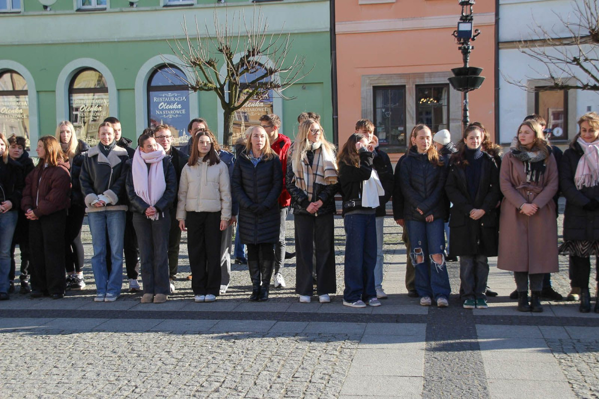 100 dni do matury. Maturzyści zatańczyli poloneza w rynku