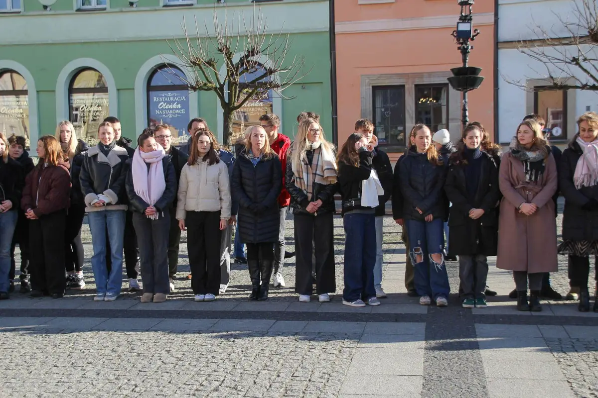 100 dni do matury. Maturzyści zatańczyli poloneza w rynku