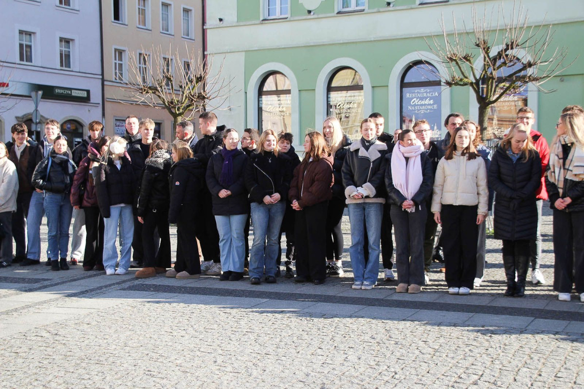 100 dni do matury. Maturzyści zatańczyli poloneza w rynku
