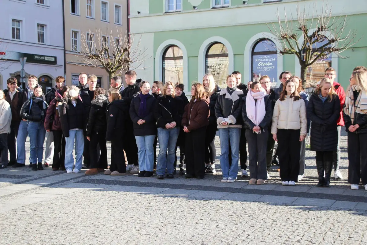 100 dni do matury. Maturzyści zatańczyli poloneza w rynku